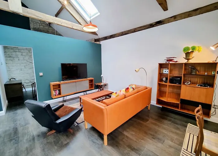 Historic Conversion, Private Parking - Near Bath