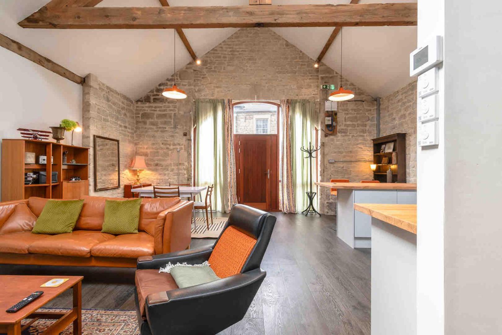 Historic Conversion, Private Parking - Near Bath Bradford-On-Avon